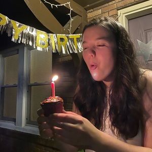 Meet your Posher, Emily